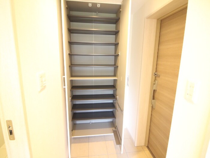 物件内観写真10　(靴箱)