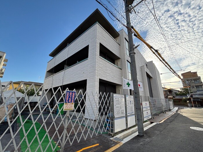 物件外観写真1　(建築中)