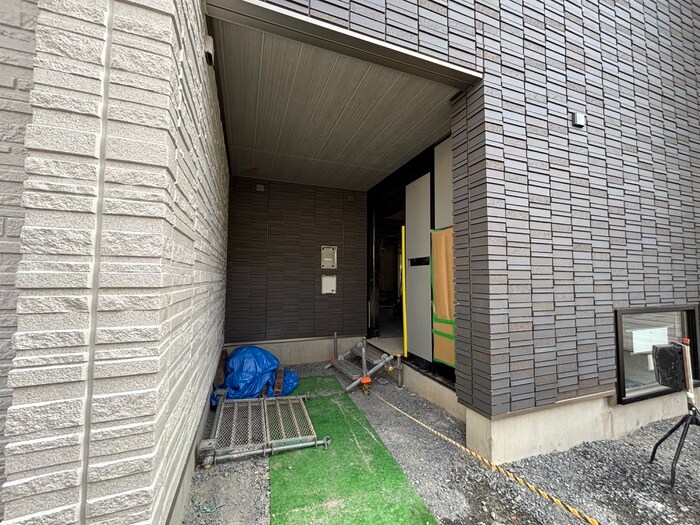物件外観写真5　(エントランス部分)