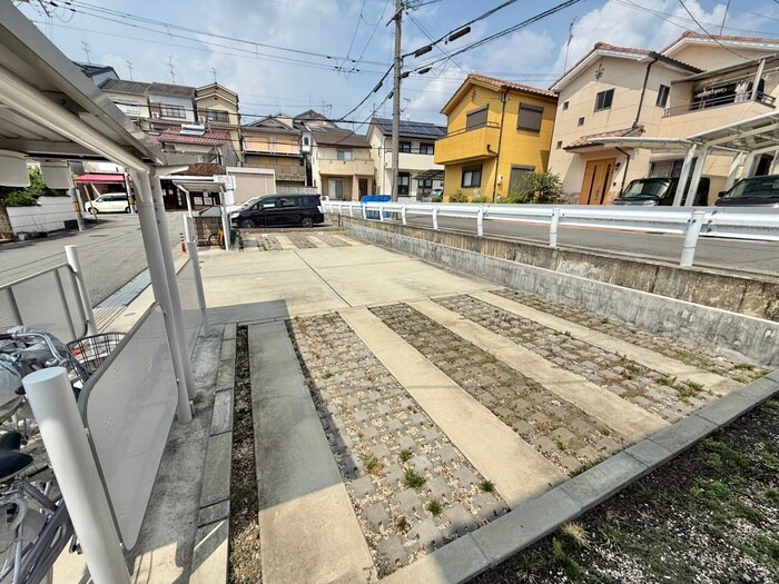 物件外観写真4　(駐車場)