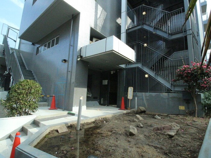 物件外観写真6　(エントランス部分)