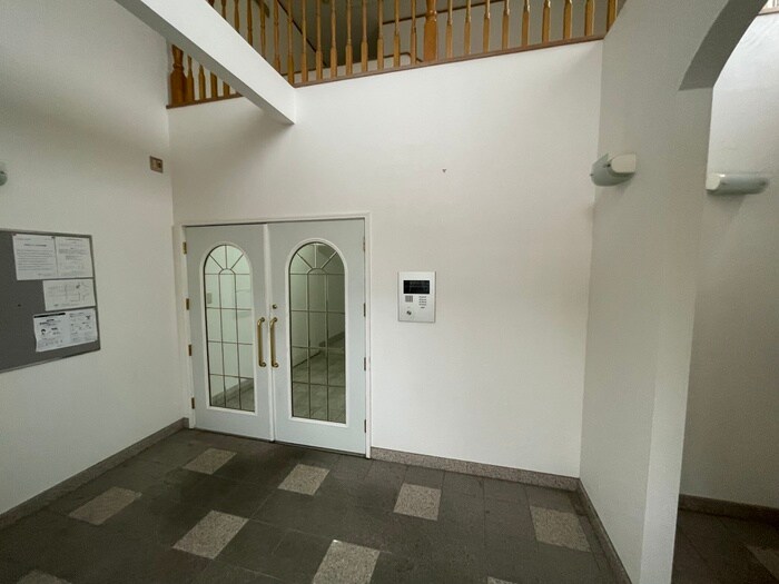 物件外観写真4　(エントランス部分)