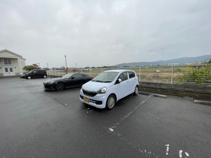 物件外観写真5　(駐車場)