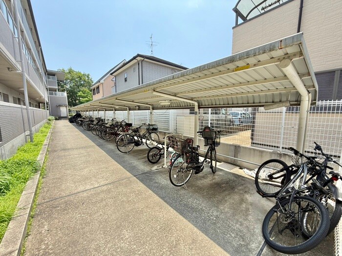 物件外観写真5　(駐輪場)