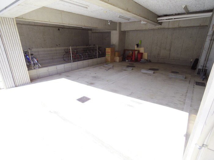 物件外観写真4　(駐車場)