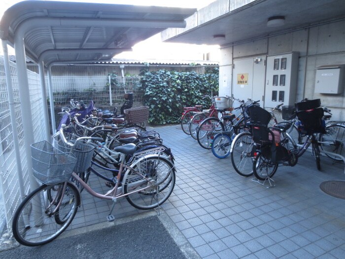物件外観写真4　(駐輪場)
