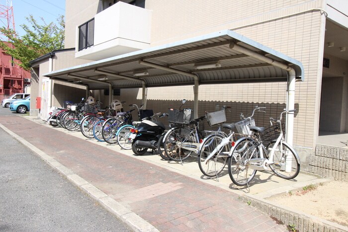 物件外観写真5　(駐輪場)