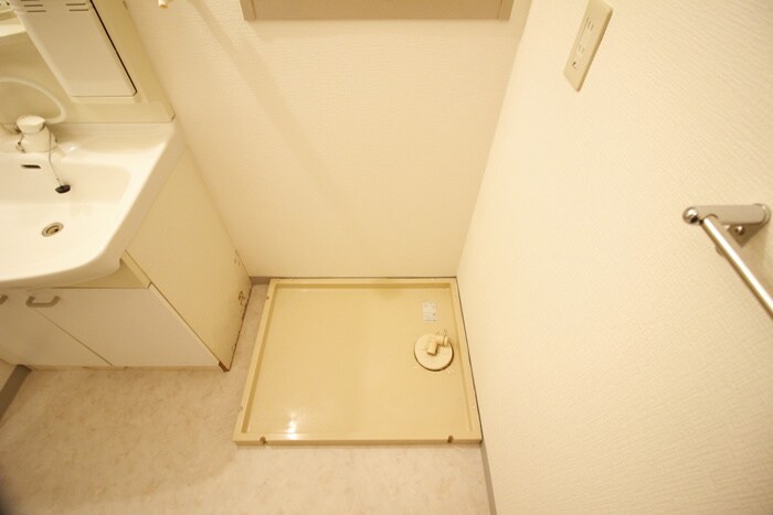 物件内観写真11　(洗濯機置場)