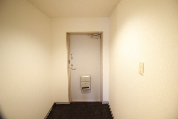 物件内観写真16　(玄関)