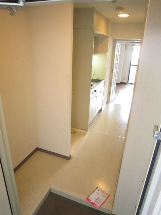 物件内観写真5　(玄関)