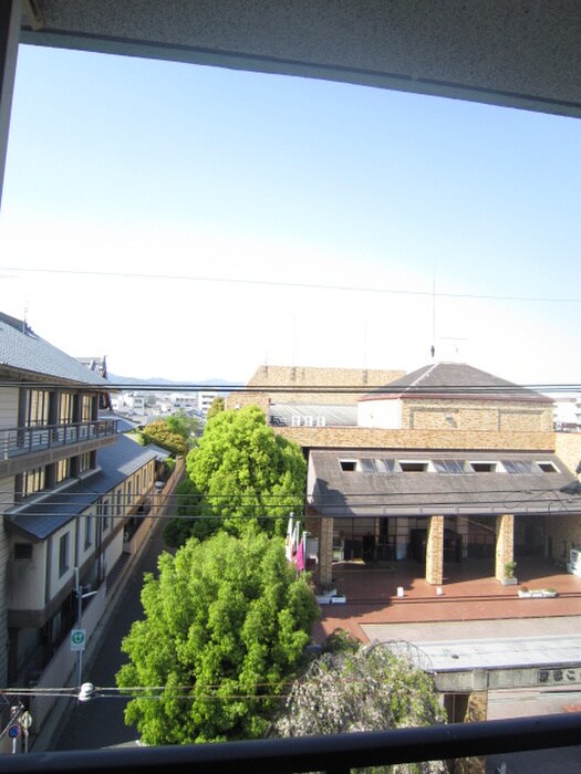 物件内観写真14　(室内からの展望)