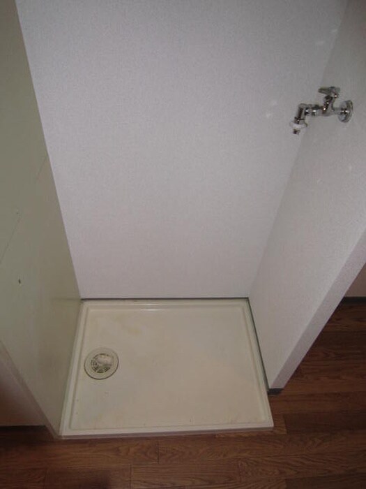 物件内観写真16　(洗濯機置場)