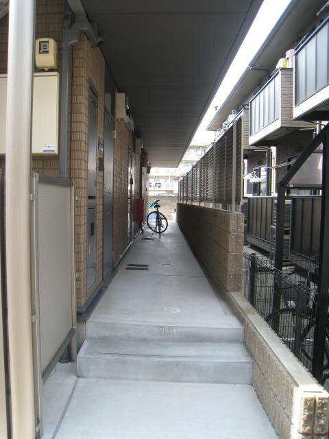 物件外観写真2　(エントランス部分)