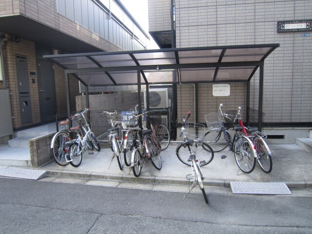 物件外観写真3　(駐輪場)