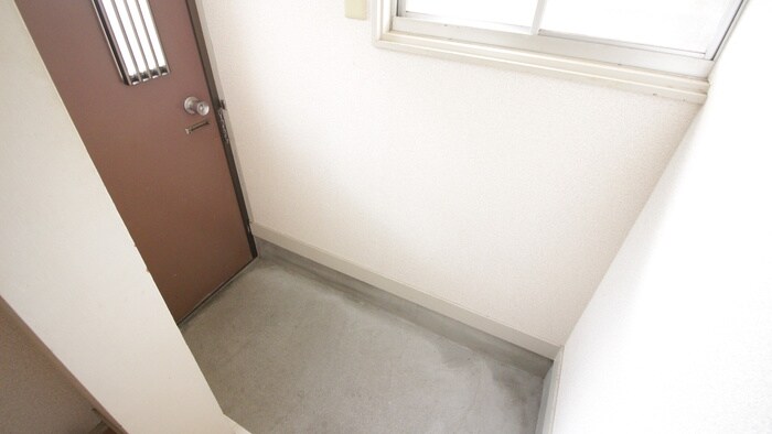 物件内観写真16　(玄関)