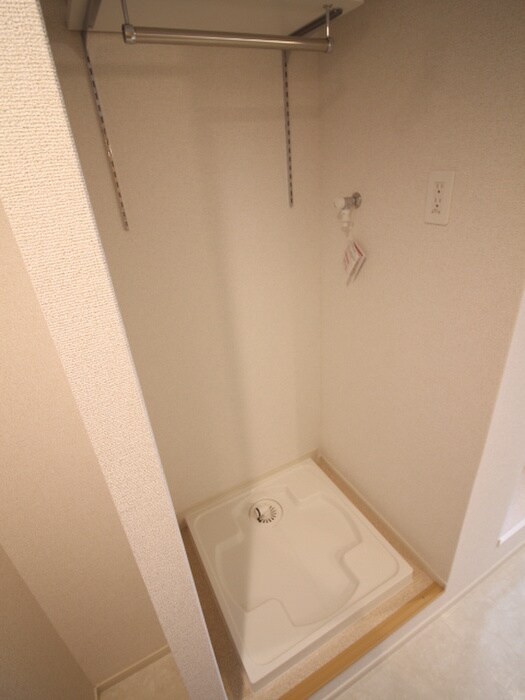 物件内観写真8　(洗濯機置場)