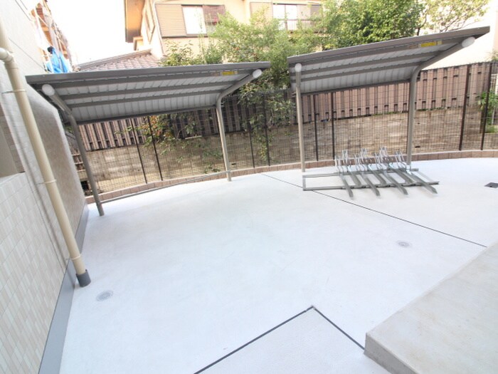 物件外観写真4　(駐輪場)