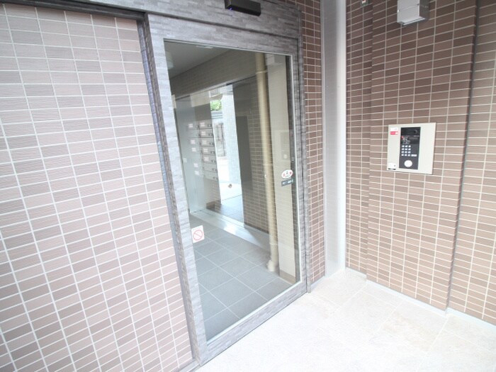 物件外観写真6　(エントランス部分)