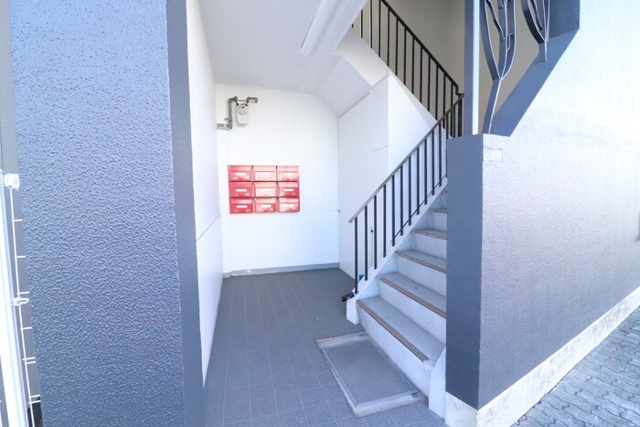 物件外観写真4　(エントランス部分)