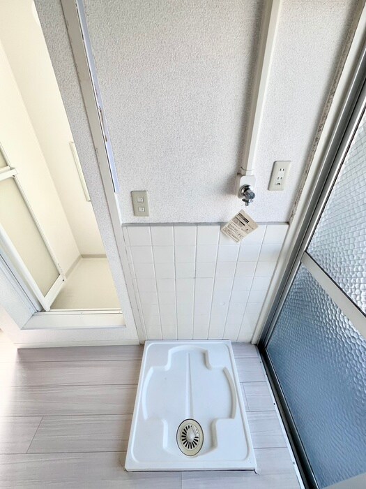 物件内観写真12　(洗濯機置場)