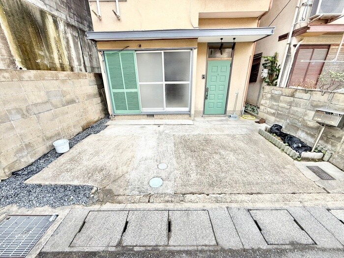 物件外観写真4　(駐車場)