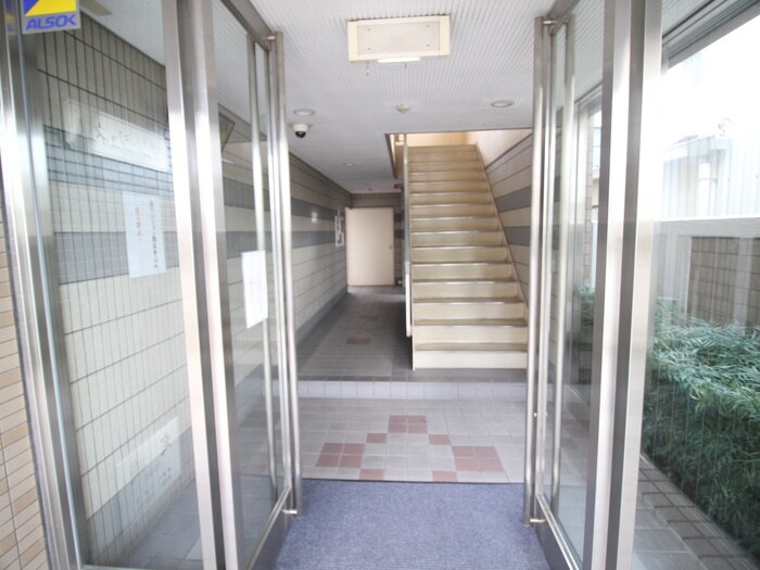 物件外観写真4　(エントランス部分)