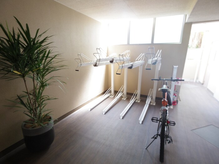 物件外観写真3　(駐輪場)