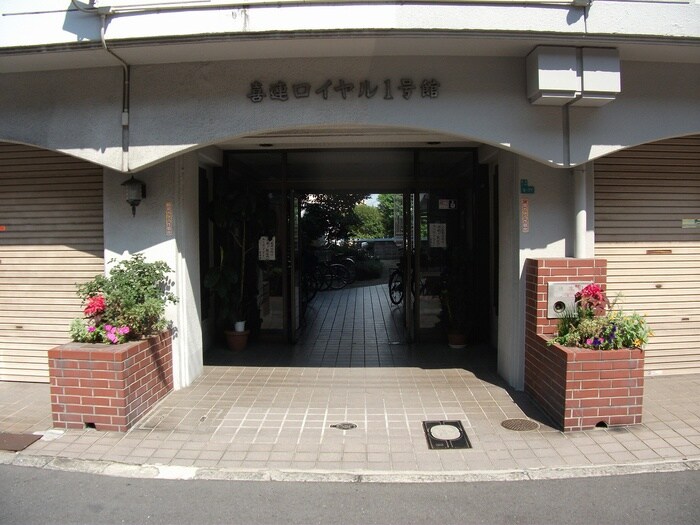 物件外観写真2　(エントランス部分)