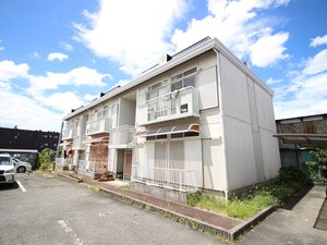 ﾄﾞﾐｰﾙ西(3号館)外観写真