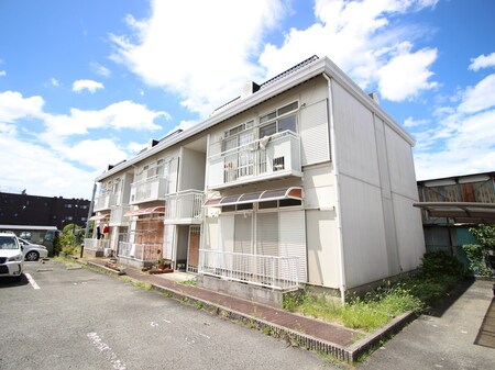 ﾄﾞﾐｰﾙ西(3号館)外観写真