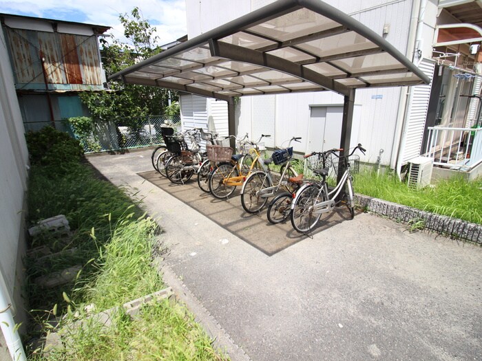 物件外観写真3　(駐輪場)