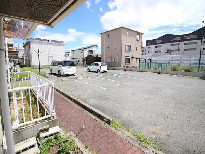 物件外観写真4　(駐車場)