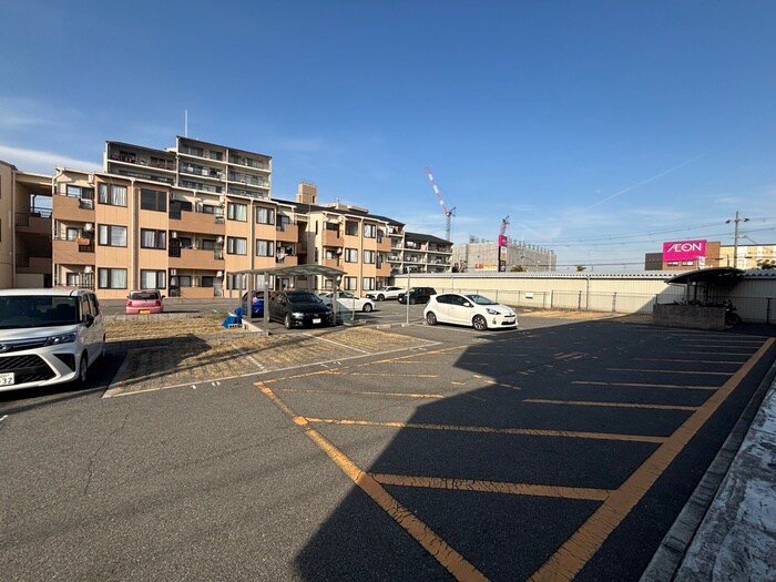 物件外観写真3　(駐車場)