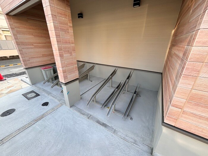 物件外観写真3　(駐輪場)