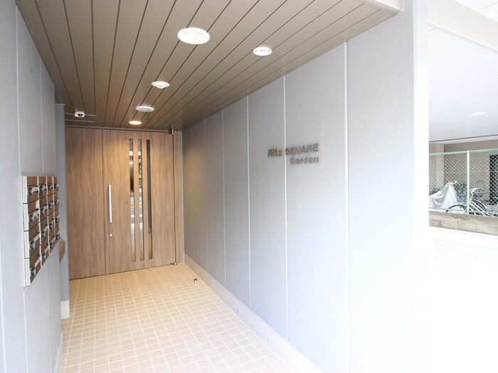 物件外観写真4　(エントランス部分)