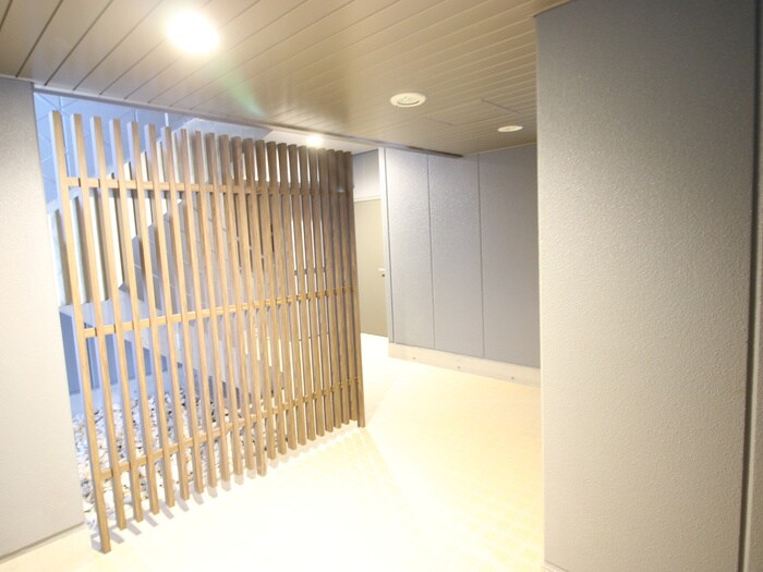 物件外観写真5　(エントランス部分)