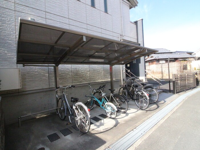 物件外観写真4　(駐輪場)