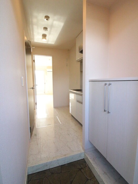 物件内観写真16　(玄関)