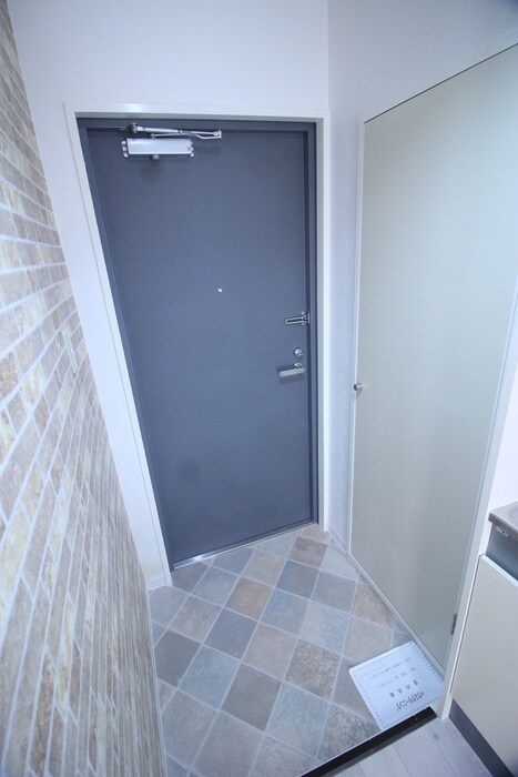 物件内観写真12　(玄関)