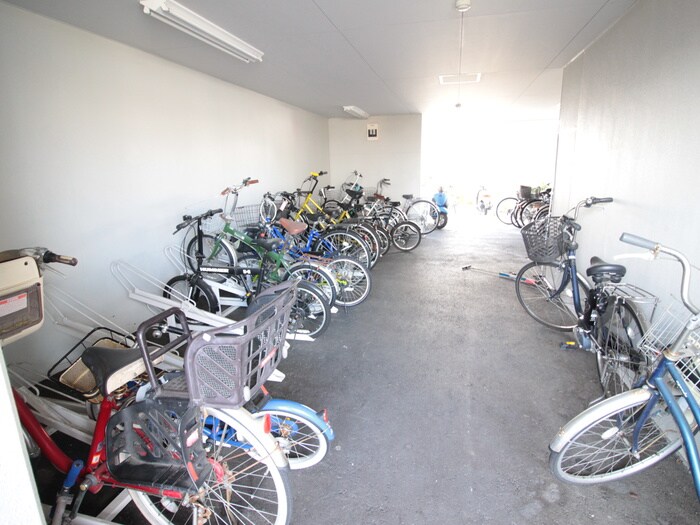 物件外観写真6　(駐輪場)