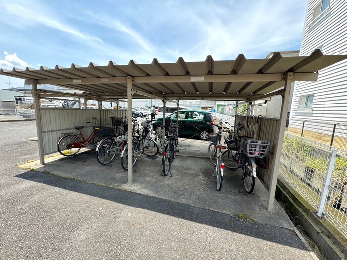 物件外観写真4　(駐輪場)