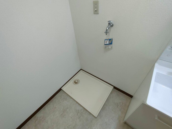 物件内観写真14　(洗濯機置場)