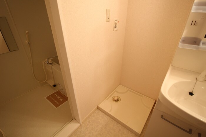 物件内観写真11　(洗濯機置場)