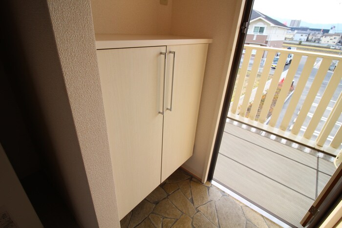 物件内観写真13　(玄関)