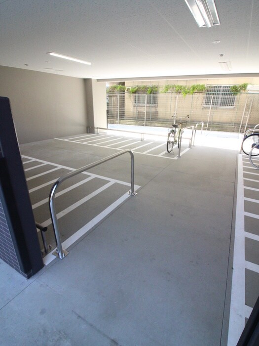 物件外観写真5　(駐輪場)