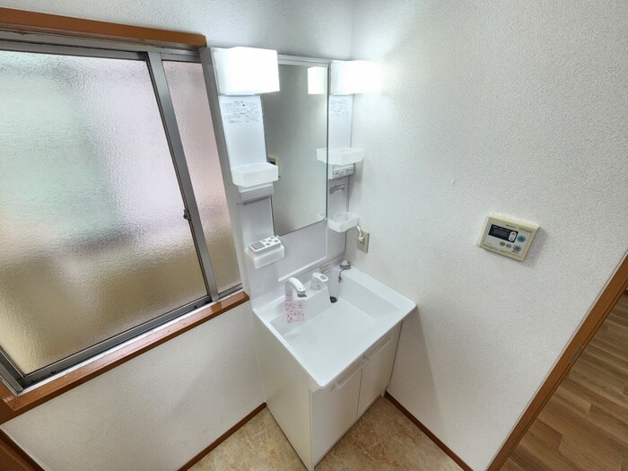 物件内観写真10　(洗面)