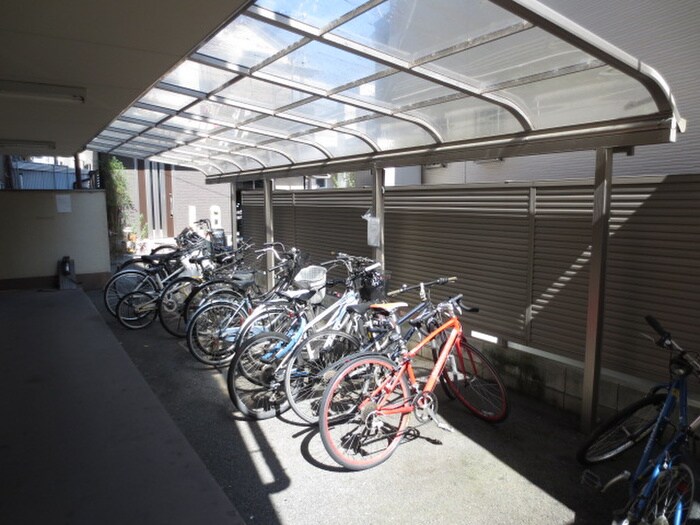 物件外観写真4　(駐輪場)