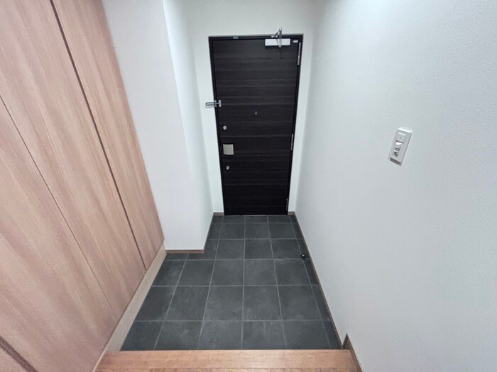 物件内観写真13　(玄関)