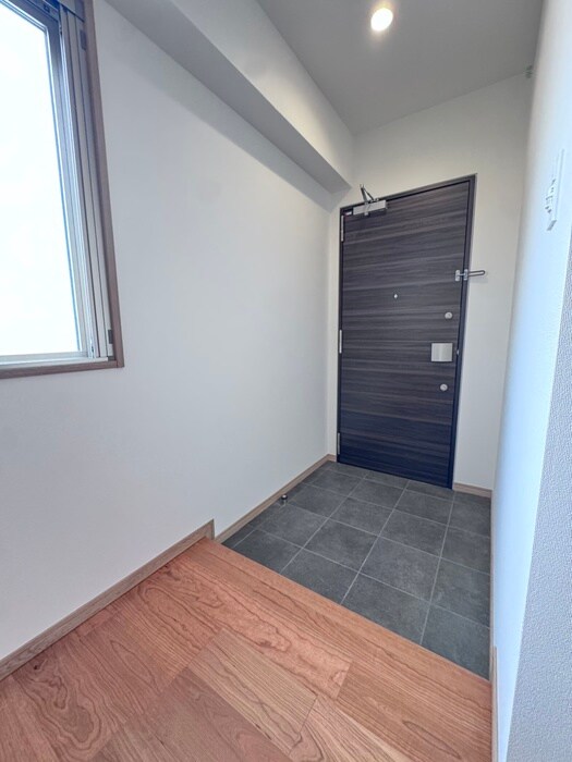 物件内観写真13　(玄関)