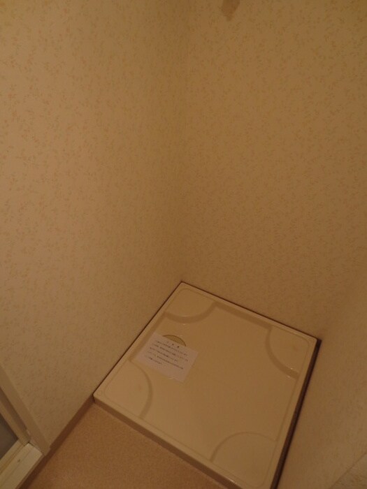 物件内観写真17　(洗濯機置場)